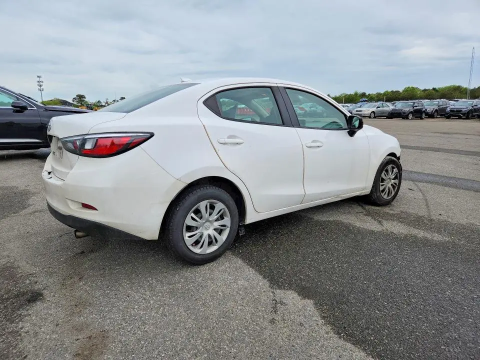 2019 TOYOTA YARIS L  