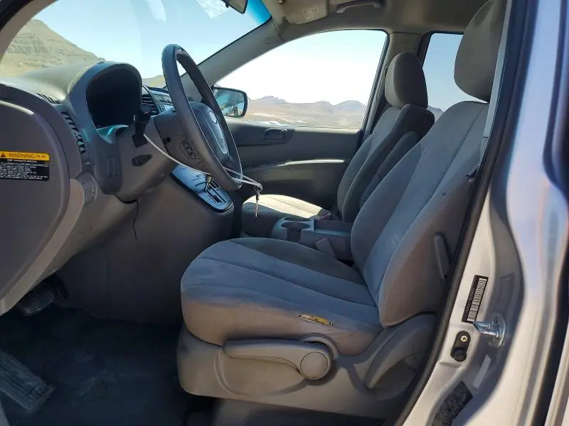 2011 KIA SEDONA LX  