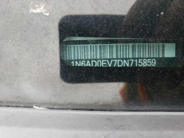2013 NISSAN FRONTIER S  