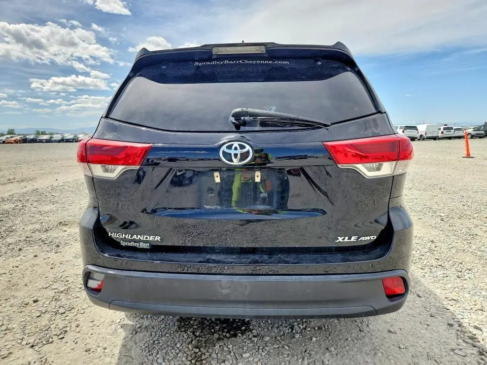 2019 TOYOTA HIGHLANDER XLE  