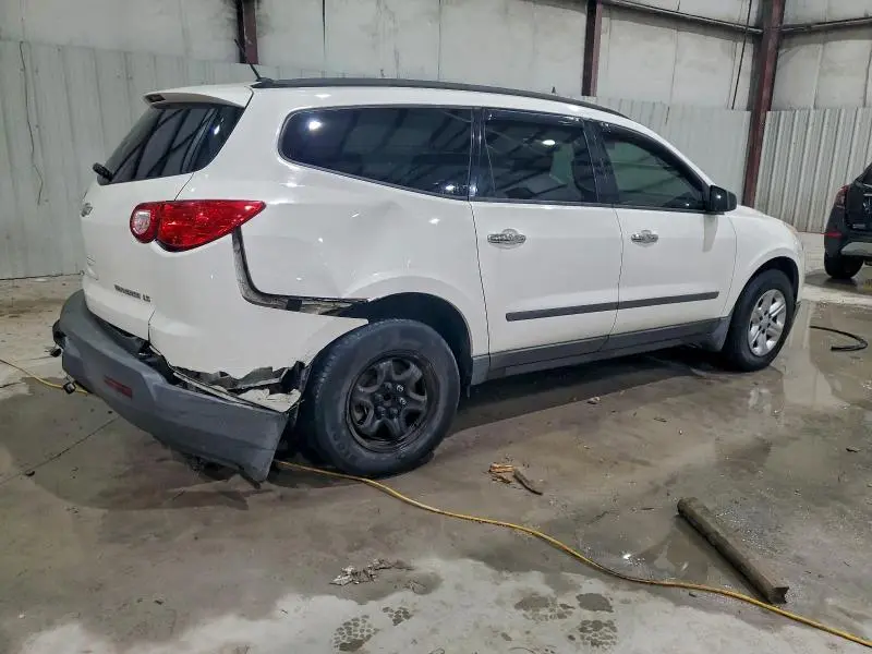 2010 CHEVROLET TRAVERSE LS  