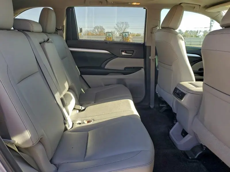 2016 TOYOTA HIGHLANDER XLE  