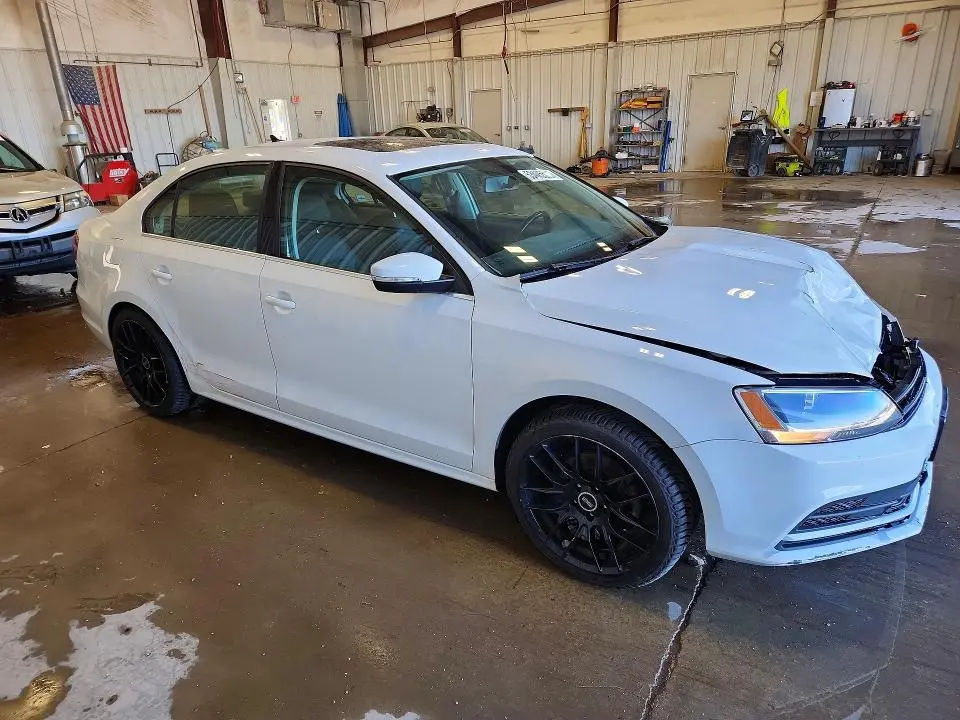 2016 VOLKSWAGEN JETTA SE  
