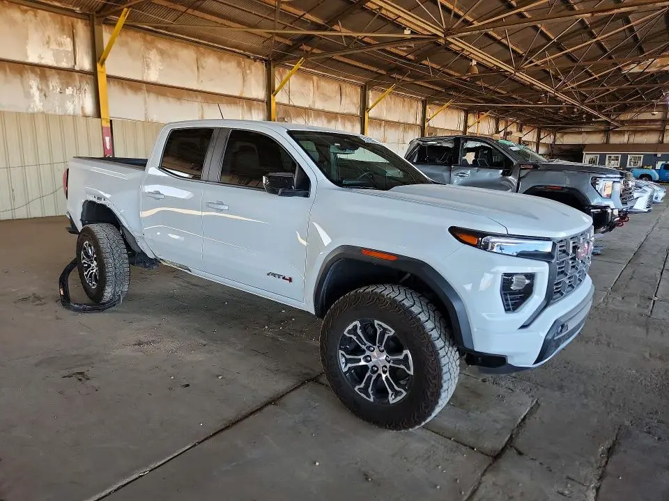 2025 GMC CANYON AT4  