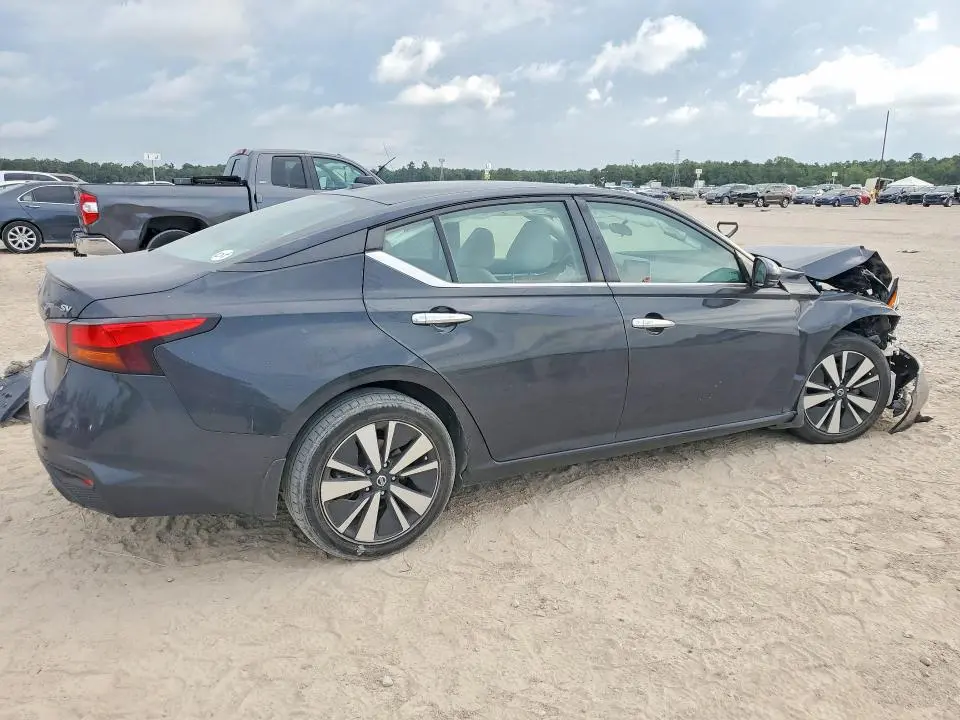 2021 NISSAN ALTIMA SV  