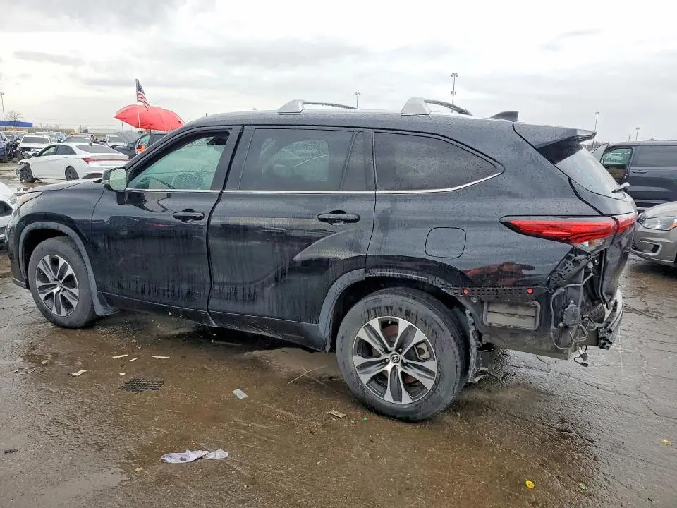 2021 TOYOTA HIGHLANDER XLE  