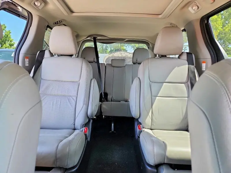 2017 TOYOTA SIENNA LIMITED PREMIUM 7-PASSENGER  