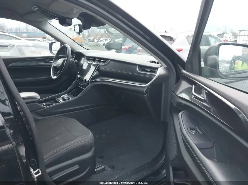 2023 JEEP GRAND CHEROKEE LAREDO 4X4