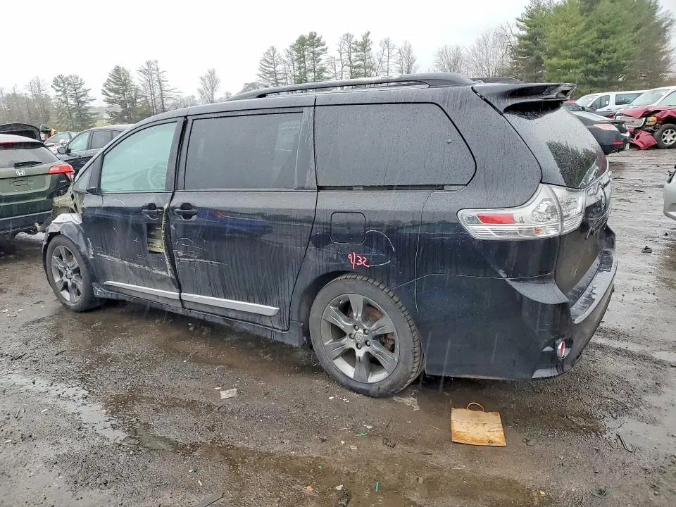 2011 TOYOTA SIENNA SE 8-PASSENGER  
