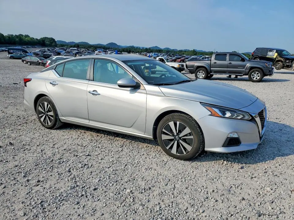 2022 NISSAN ALTIMA SV  