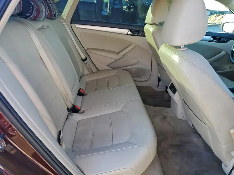 2013 VOLKSWAGEN PASSAT SE  