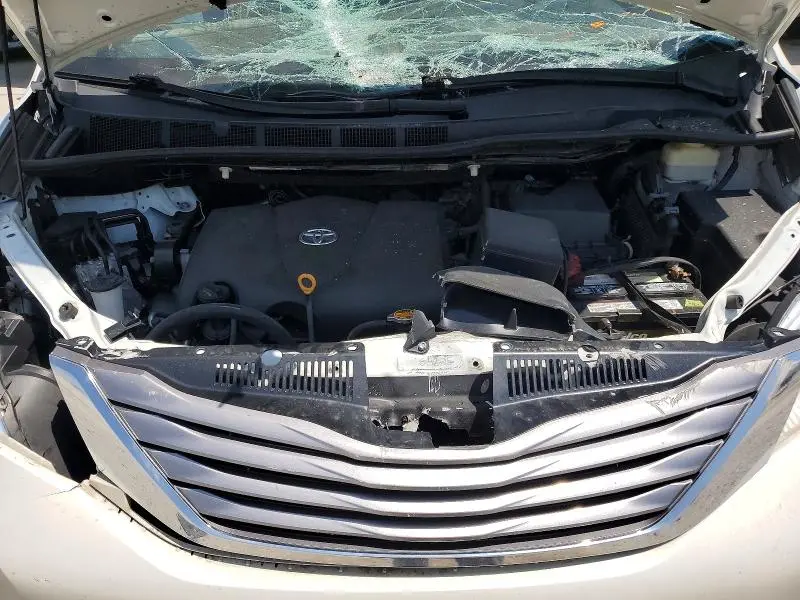 2017 TOYOTA SIENNA XLE 7-PASSENGER  