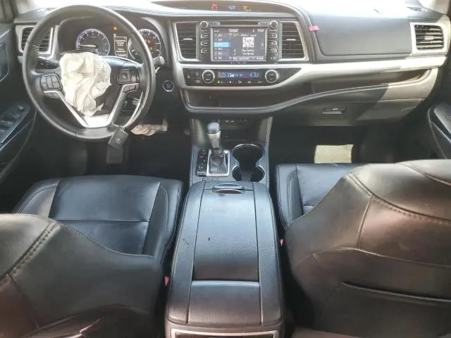 2019 TOYOTA HIGHLANDER SE  