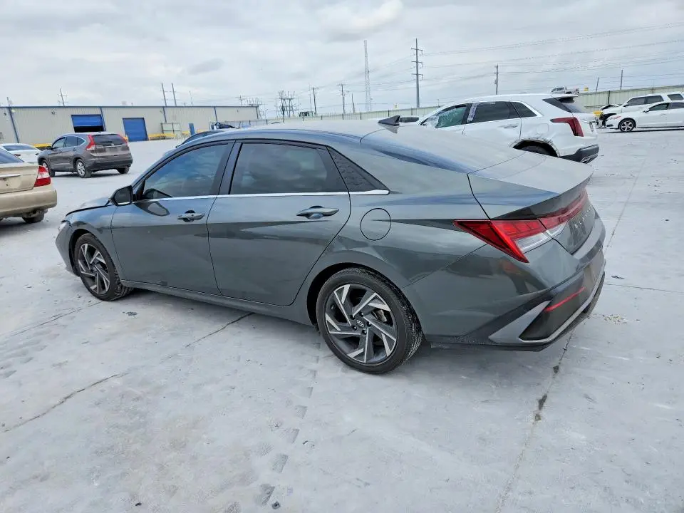 2024 HYUNDAI ELANTRA SEL  