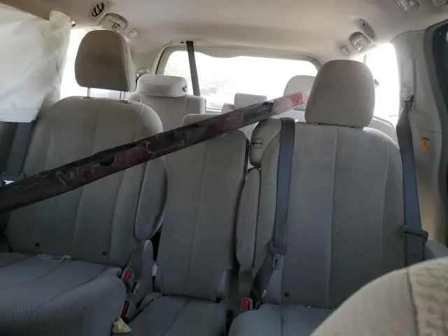 2011 TOYOTA SIENNA LE  