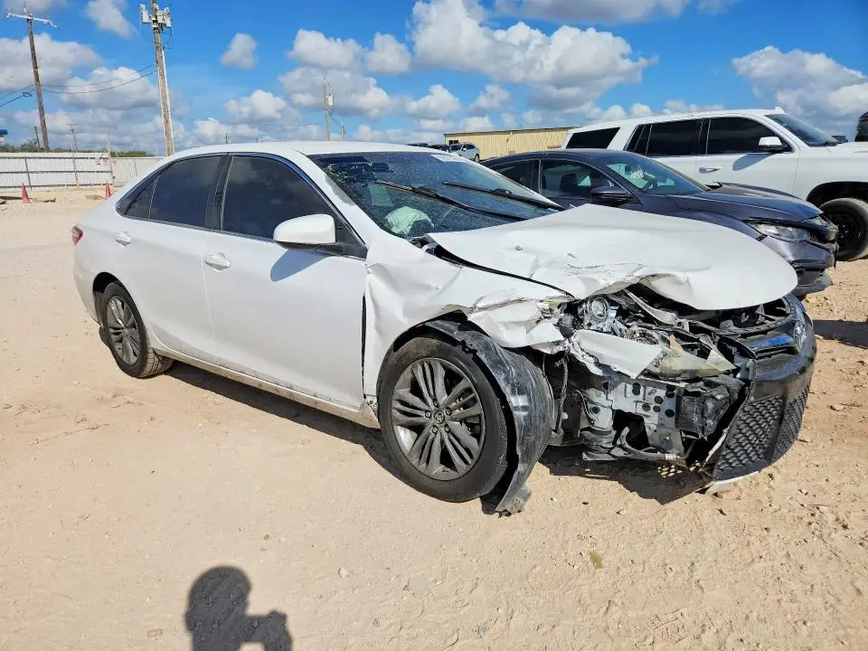 2015 TOYOTA CAMRY SE  