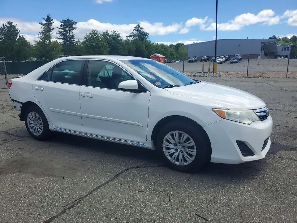 2014 TOYOTA CAMRY LE  