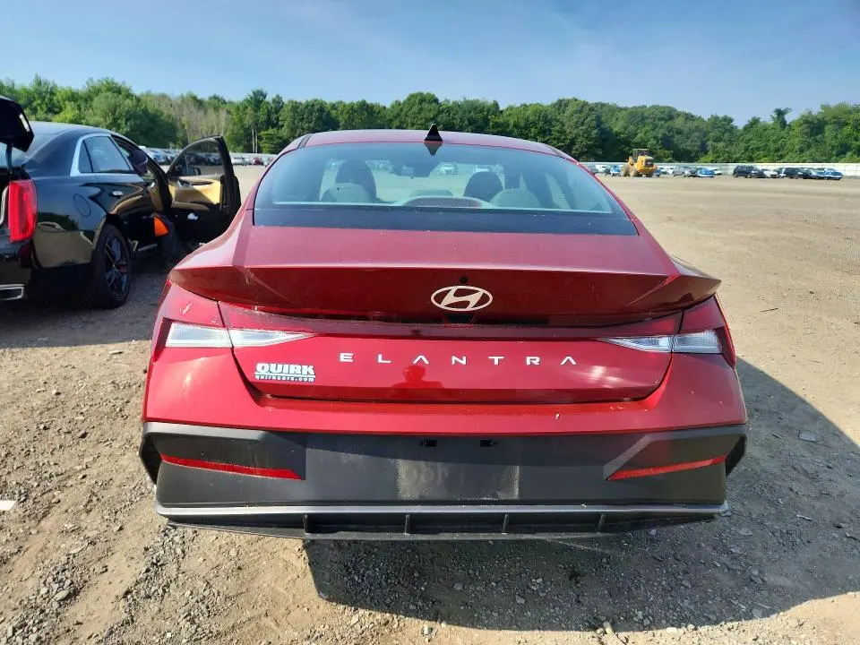 2025 HYUNDAI ELANTRA SE  