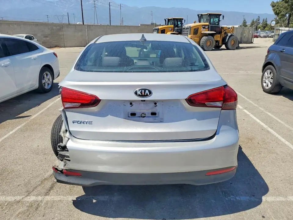 2017 KIA FORTE LX  