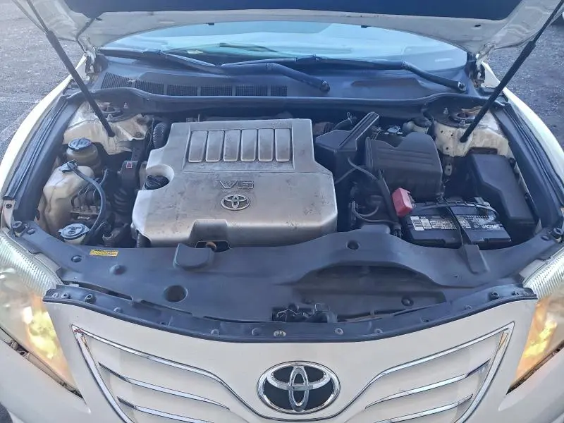 2011 TOYOTA CAMRY SE  