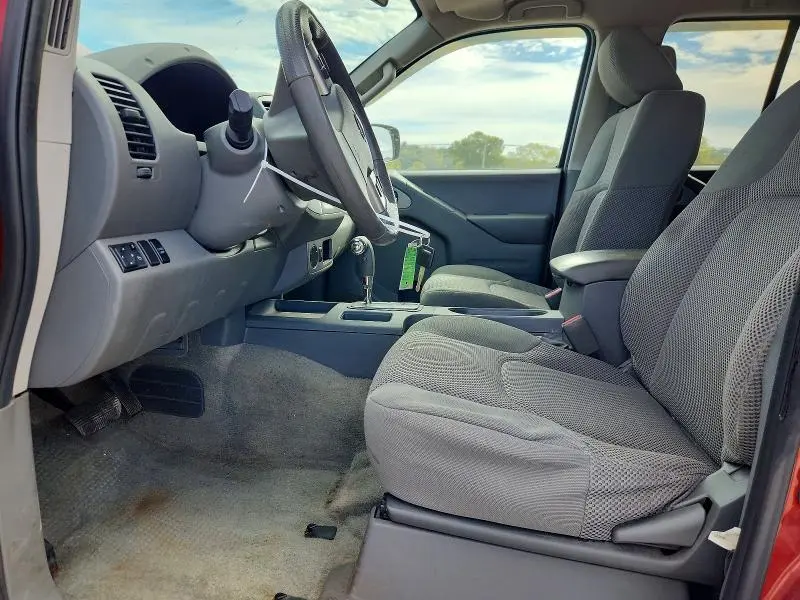 2015 NISSAN FRONTIER SV  