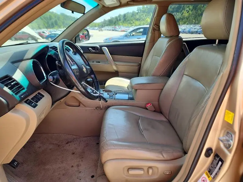 2010 TOYOTA HIGHLANDER SE  