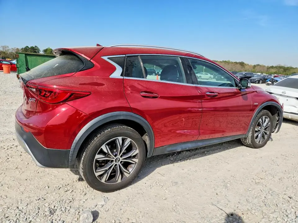 2017 INFINITI QX30 LUXURY  