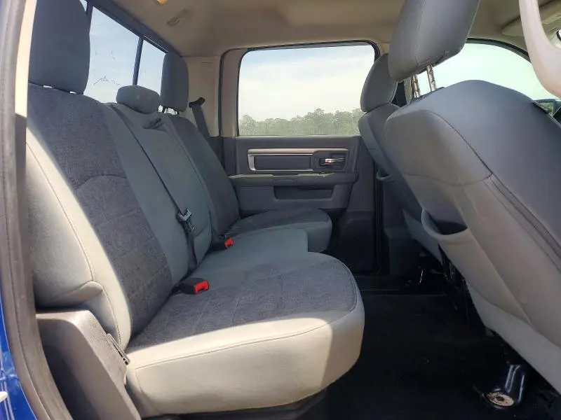 2016 RAM 1500 SLT  