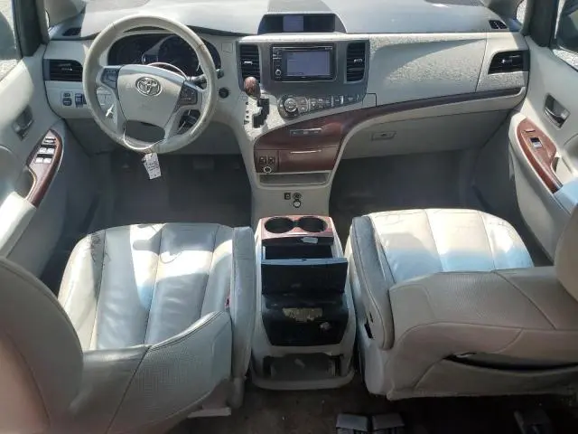 2013 TOYOTA SIENNA XLE  