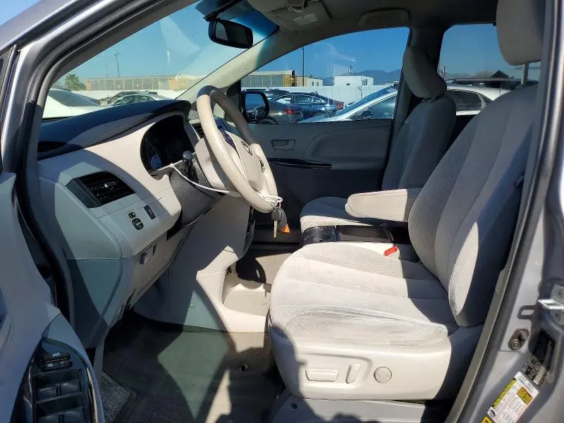2013 TOYOTA SIENNA LE  