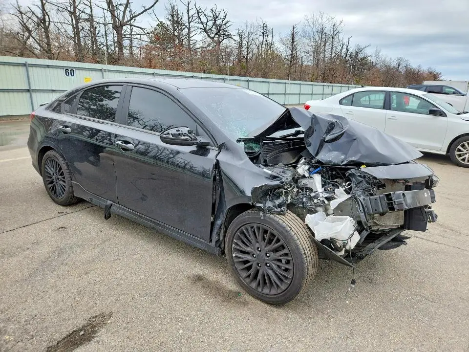 2022 KIA FORTE GT LINE  