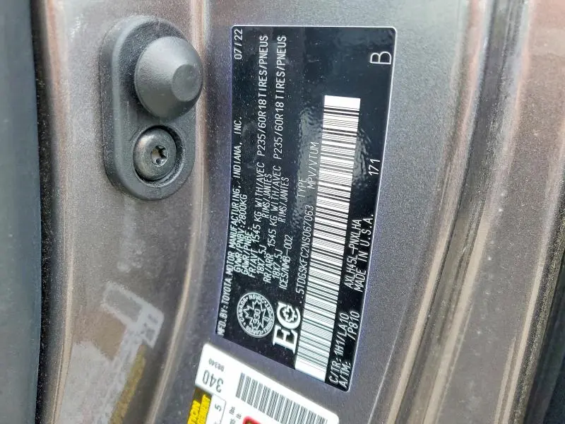 2022 TOYOTA SIENNA LE  