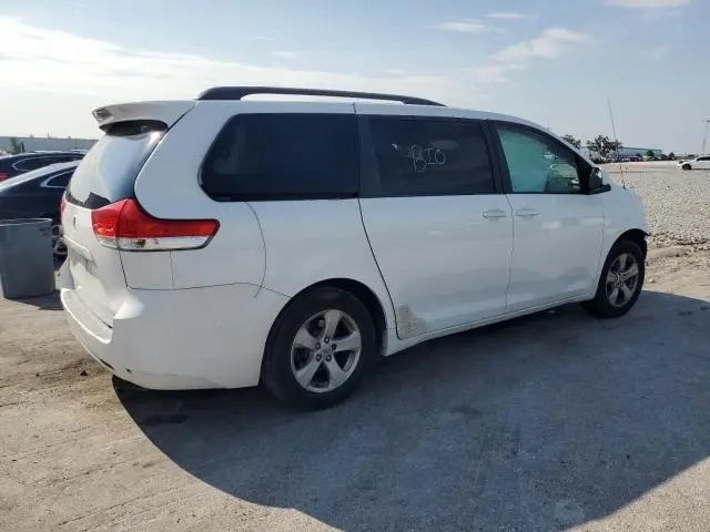 2014 TOYOTA SIENNA LE  
