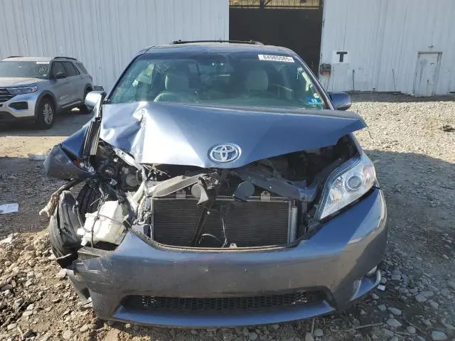 2017 TOYOTA SIENNA XLE  