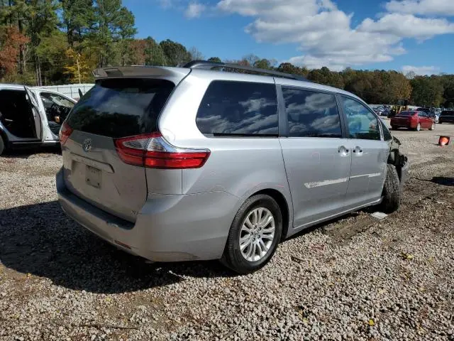 2017 TOYOTA SIENNA XLE  