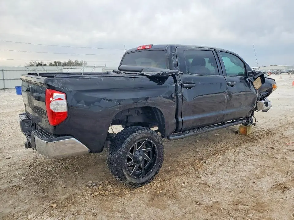2016 TOYOTA TUNDRA CREWMAX SR5  