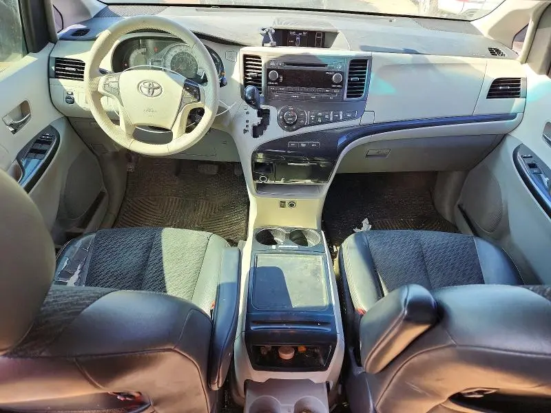 2014 TOYOTA SIENNA SE 8-PASSENGER  