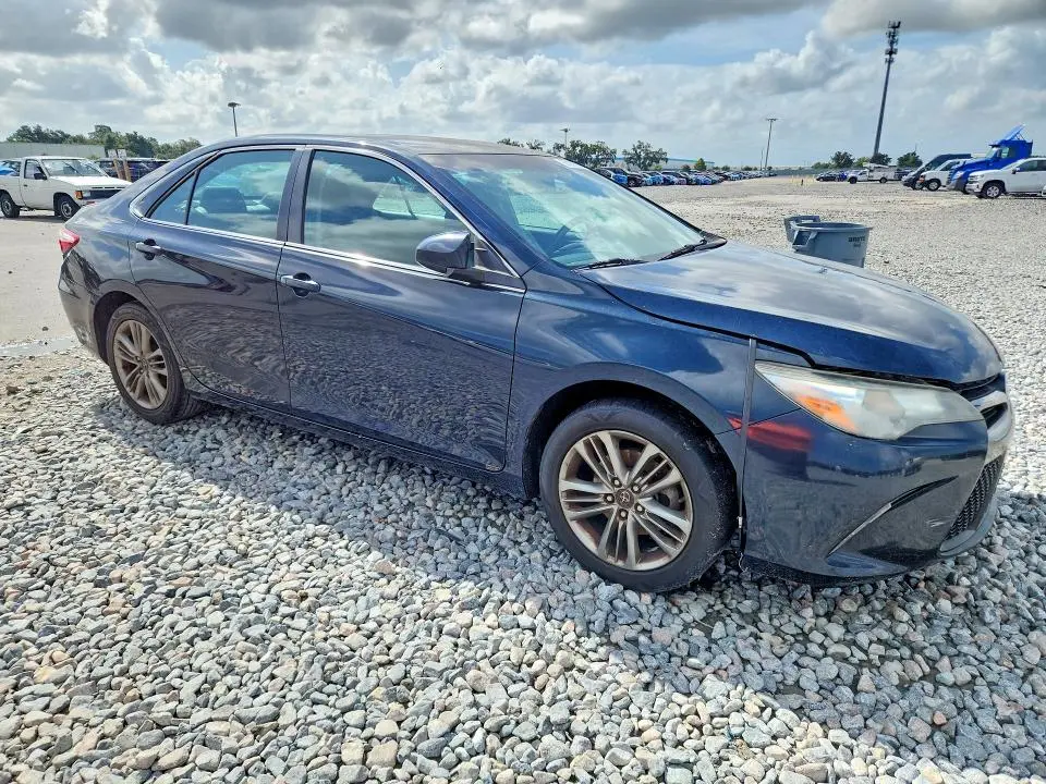 2016 TOYOTA CAMRY SE  
