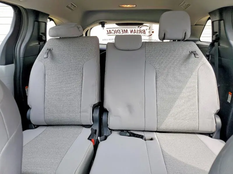 2026 TOYOTA SIENNA LE  