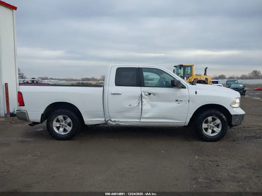 2017 RAM 1500 SLT  4X4 6'4 BOX