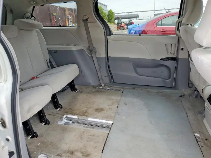 2011 TOYOTA SIENNA LE  