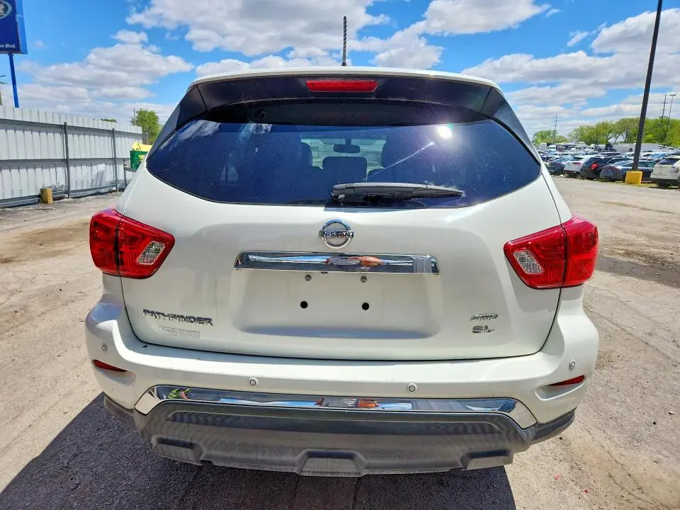 2017 NISSAN PATHFINDER SL  