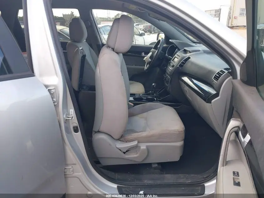 2015 KIA SORENTO LX V6