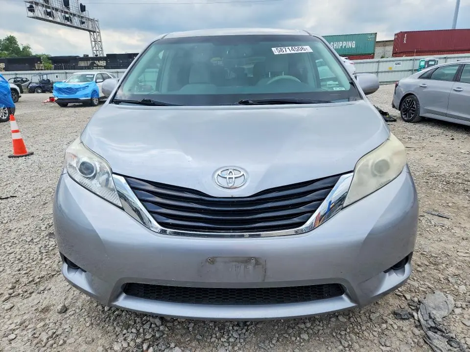 2012 TOYOTA SIENNA LE  