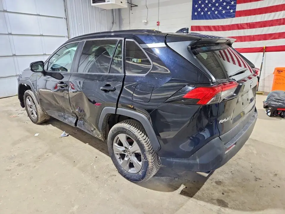 2022 TOYOTA RAV4 XLE  