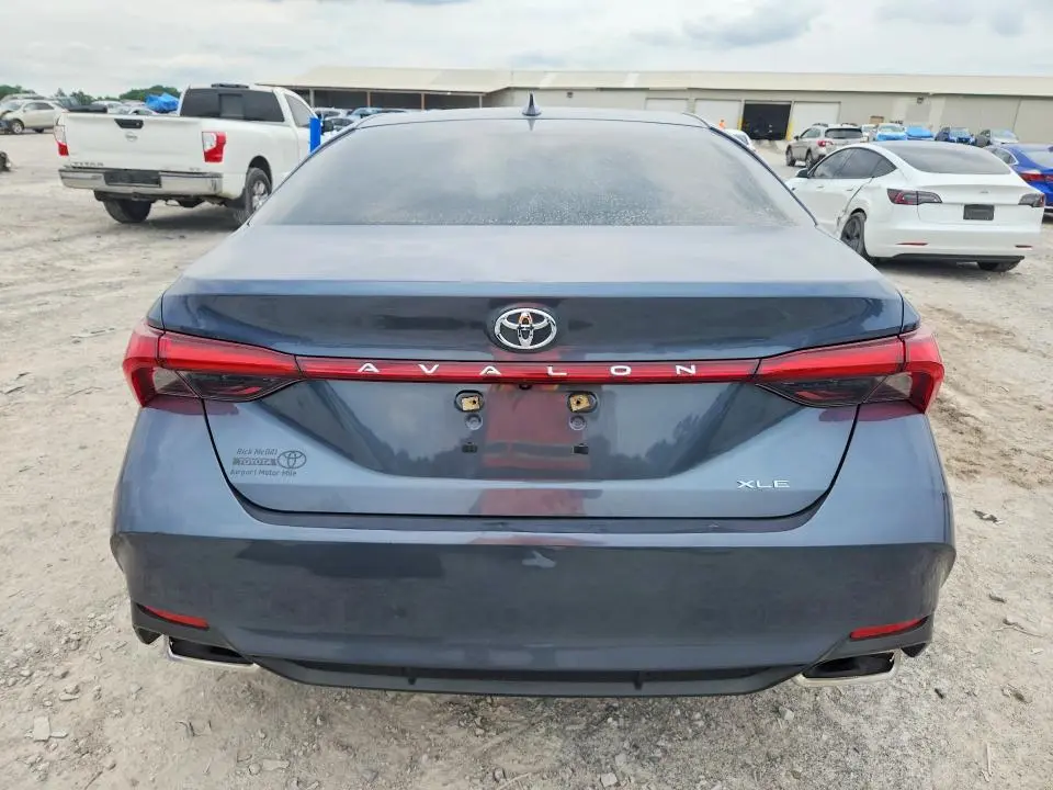2021 TOYOTA AVALON XLE  