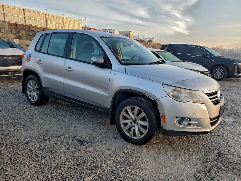 2010 VOLKSWAGEN TIGUAN SE  