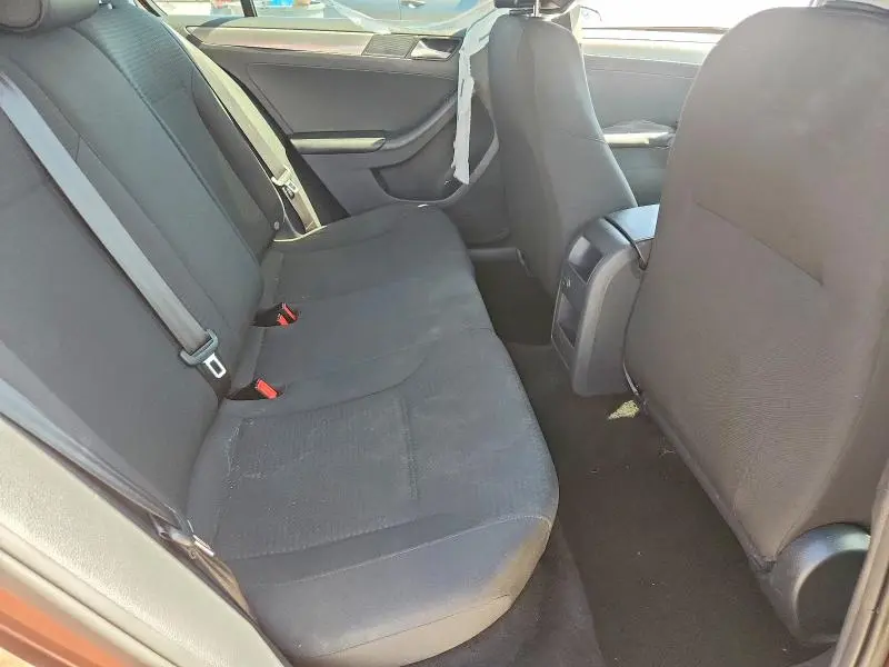 2016 VOLKSWAGEN JETTA SE  