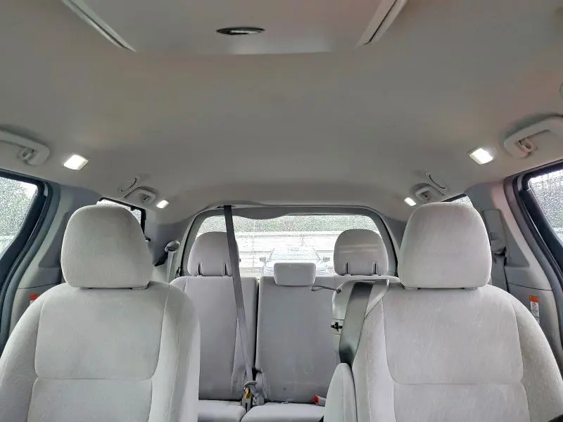 2015 TOYOTA SIENNA LE  