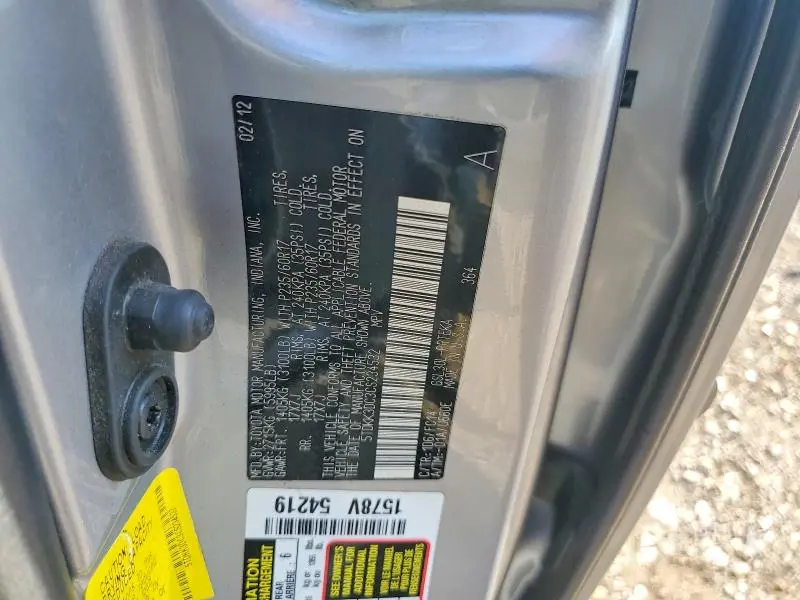 2012 TOYOTA SIENNA LE  